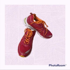 LA Gear Elite Sneakers size 9.5 Like New